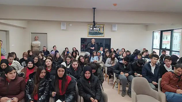 Öğrencilerle Söyleşi Programı Düzenlendi