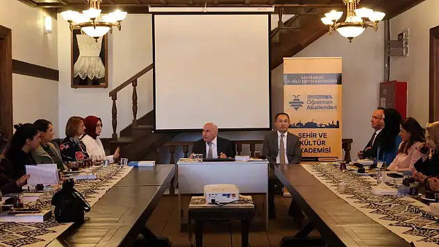 Öğretmen Akademilerinde 'Şehir Ve Zanaat' Buluşması