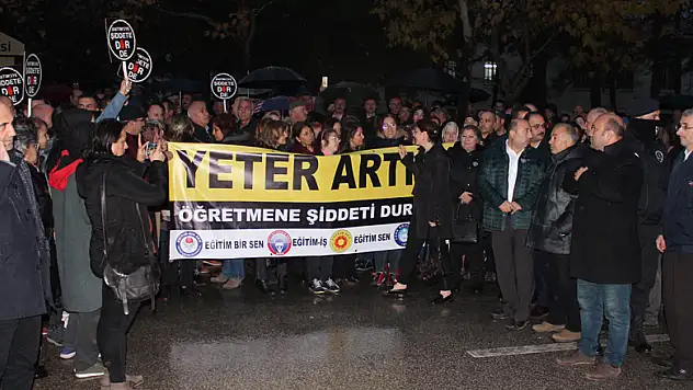 Öğretmene şiddeti protesto edildi