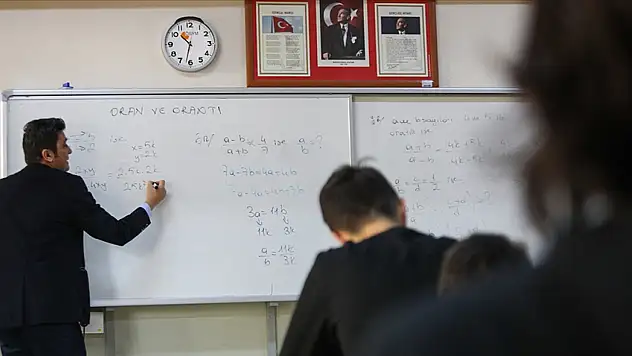Öğretmenlerin Yer Değiştirme İşlemleri İçin Takvim Belli Oldu
