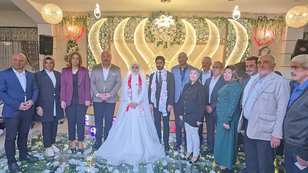 Oğuzhan İle Özlem Evlendi