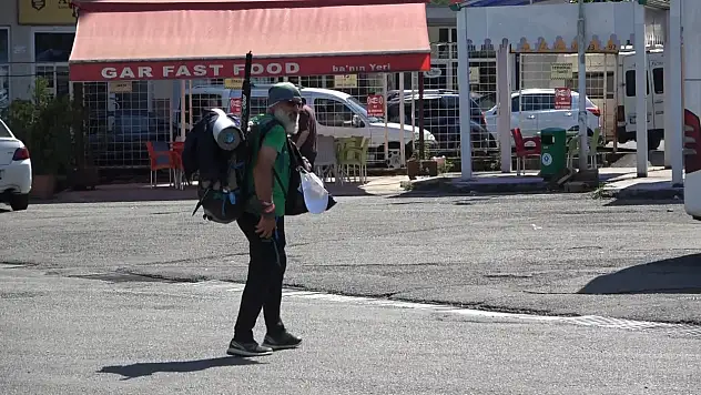 Okuduğu kitaptan etkilenerek Türkiye'yi dolaşmaya başladı