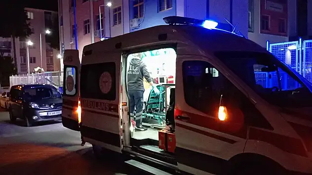 Okul Bahçesinde Oturan Genç Bıçaklı Saldırıya Uğradı