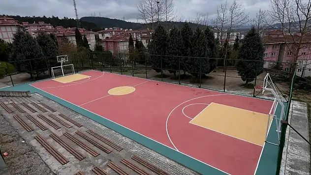 Okul Spor Alanına Belediyeden Destek