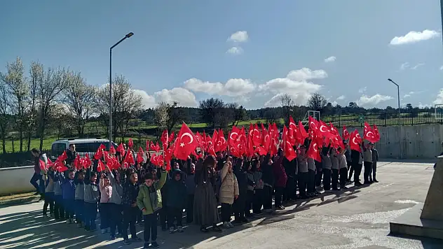 Okullar Bayraklarla Açıldı