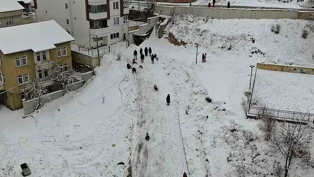 Çocuklar Karda Doyasıya Eğlendi