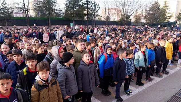 Okullarda 6 Şubat Depremlerinde Hayatını Kaybedenler İçin Saygı Duruşunda Bulunulacak