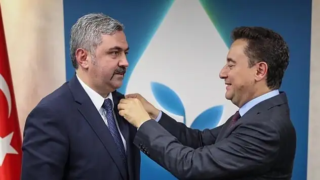 Önce BBP'den sonra DEVA'dan istifa etti