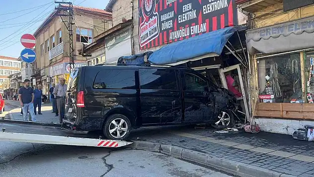 Önce park halindeki araçları biçti, sonra iş yerine daldı