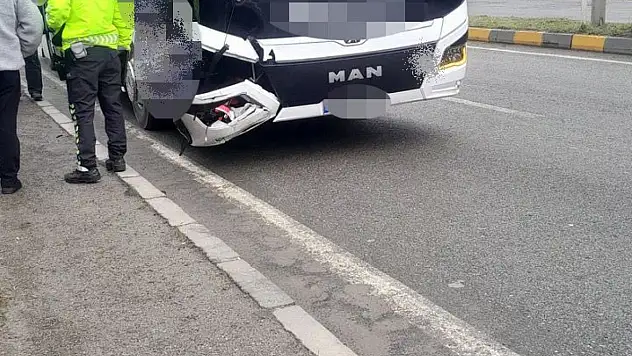 Otobüsle Çarpışan Motosiklet Sürücüsü Hayatını Kaybetti