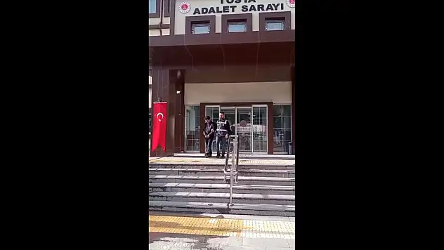 Otobüsün Bagajına Gizlendiler!