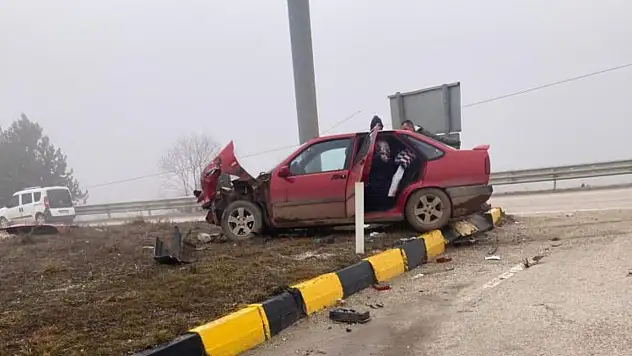 Otomobil Çekiciyle Çarpıştı: 4 Yaralı