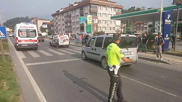 Otomobil çocuklara çarptı: 2 yaralı
