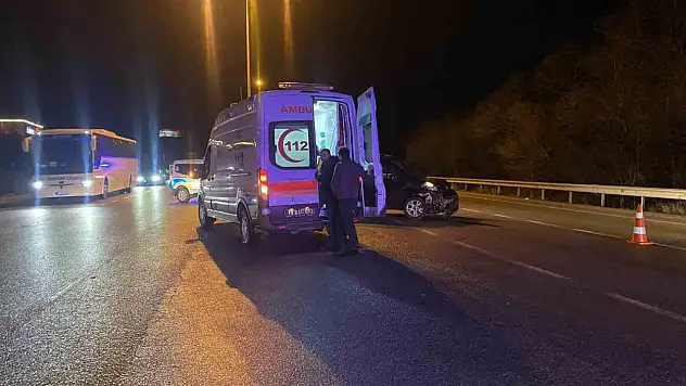 Otomobil İle Hafif Ticari Araç Çarpıştı: 5 Yaralı