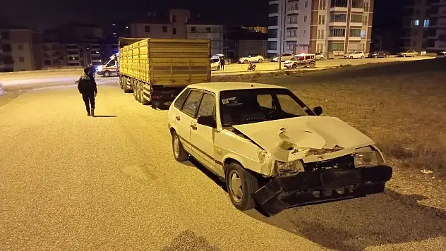 Otomobil ile Motosiklet Çarpıştı
