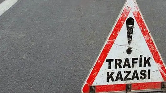Otomobil istinat duvarına çarptı: 2 yaralı
