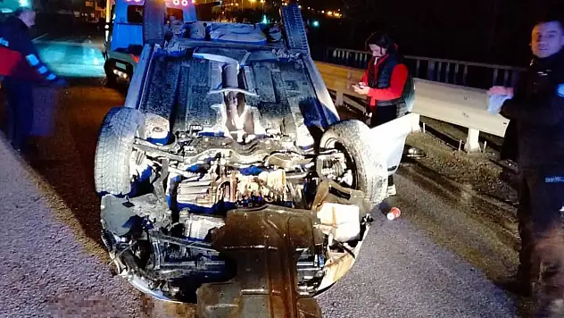 Otomobil Köprü Üzerinde Takla Attı