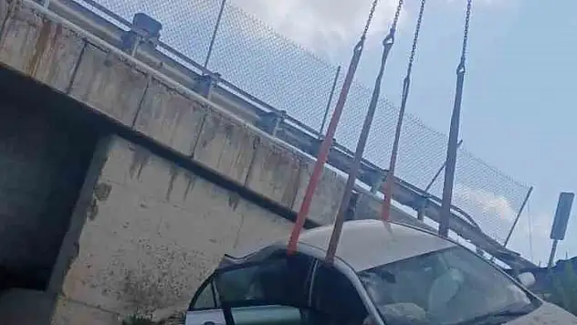 Otomobil Köprüden Uçtu: 2 Yaralı