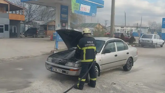 Otomobil Motor Kısmından Alev Aldı
