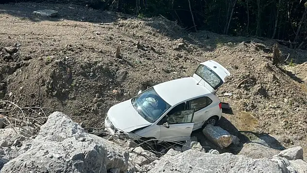 Otomobil Şarampole Uçtu