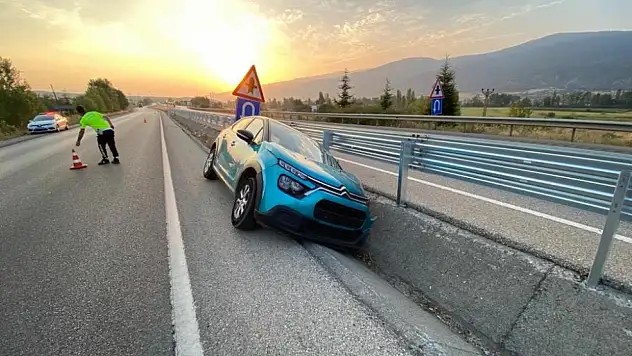 Otomobil su kanalına düştü: 5 yaralı