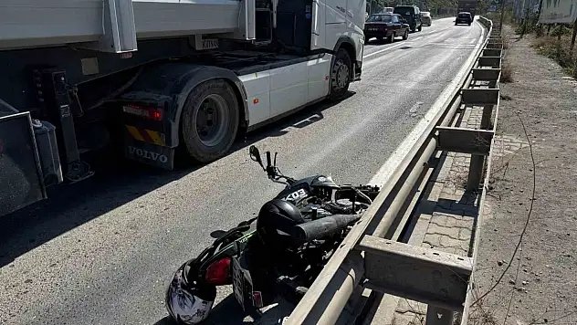 Otomobil Sürücüsü Motosiklete Çarpıp Kaçtı