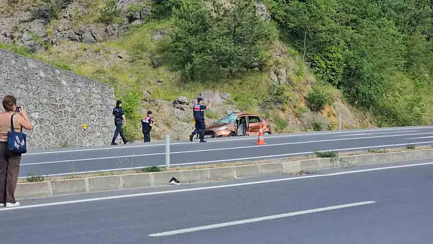 Otomobil tırla çarpıştı, yaşlı çift hayatını kaybetti