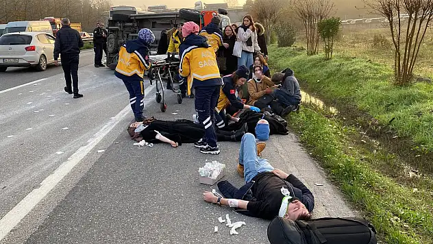 Otomobil Yolcu Minibüsüne Çarptı, Ortalık Can Pazarına Döndü!