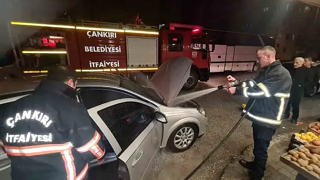 Otomobilde Çıkan Yangını İtfaiye Ekipleri Söndürdü
