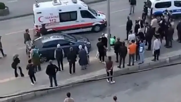 Otomobilin çarptığı genç kız ağır yaralandı