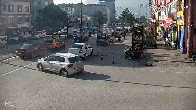 Otomobil Cipe Çarptı