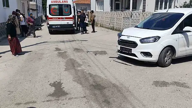 Otomobille çarpışan motosikletin sürücüsü yaralandı