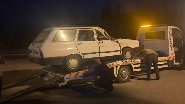 Otomobille Kamyonet Çarpıştı: 2 Yaralı