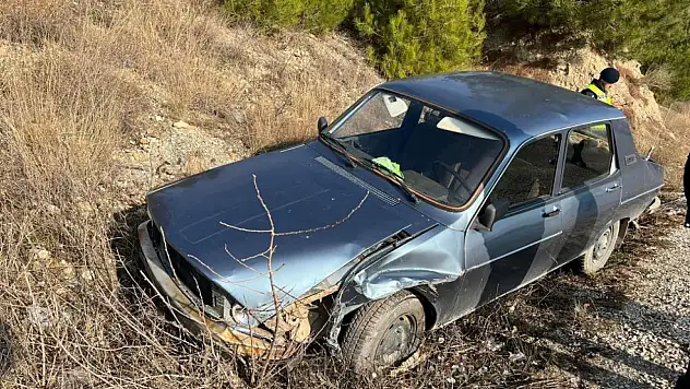 Otomobiller Çarpıştı: 2 Yaralı