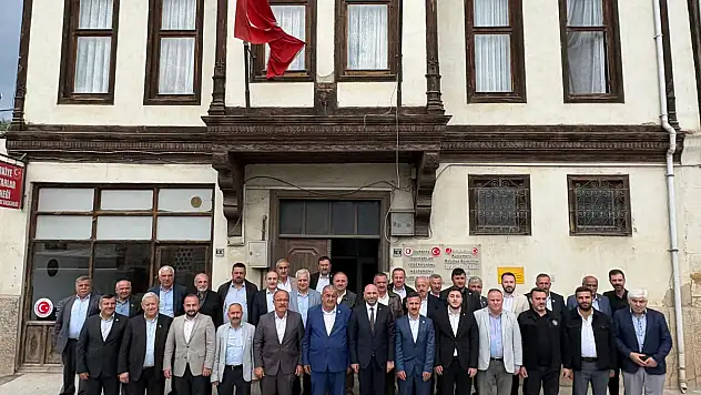 Özdemir'den Muhtarlar Derneği'ne Ziyaret