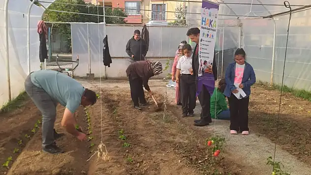 Özel Bireyler Serada Üretime Katıldı