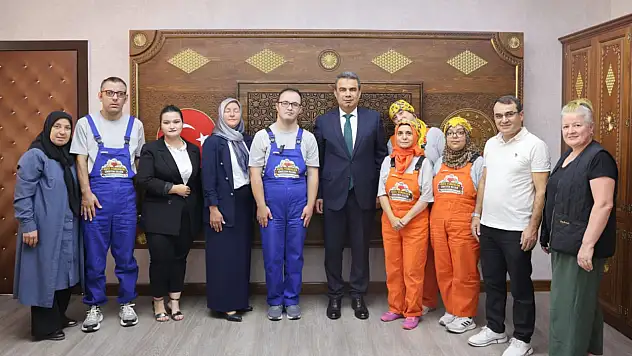 Özel Bireyler Ve Ailelerinden İl Milli Eğitim Müdürü Gümüş'e Ziyaret