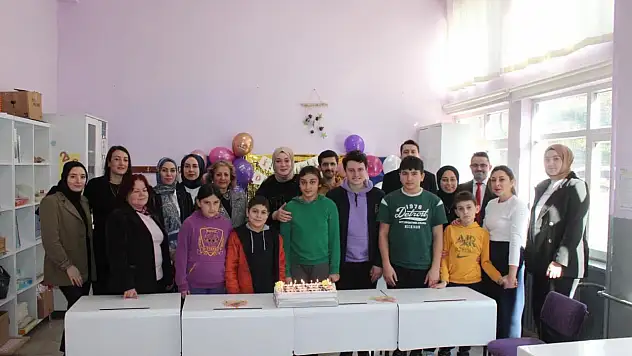 Özel Eğitim Öğrencilerine Doğum Günü Sürprizi