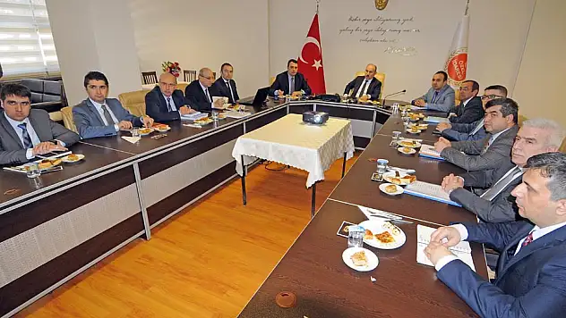 Özel İdare Vali Karadeniz'e  brifing verdi