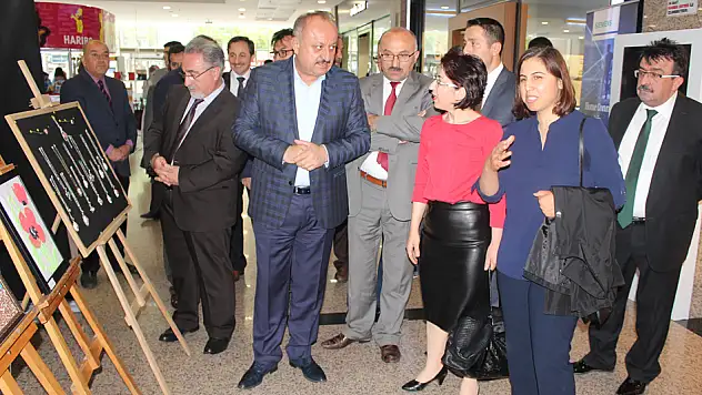 Özel öğrenciler sergilerini açtı