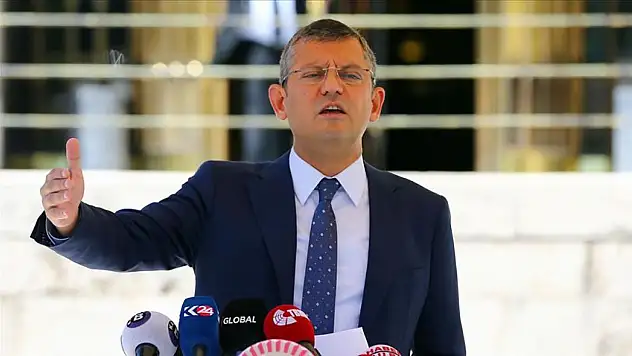 Özgür Özel'den Belediye Vurgusu