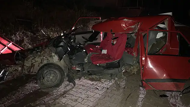 Paramparça olan araçtan sağ çıktı