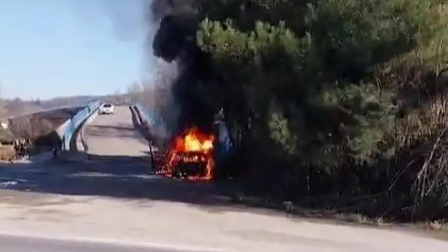 Park Ettiği Araç Alev Topuna Döndü
