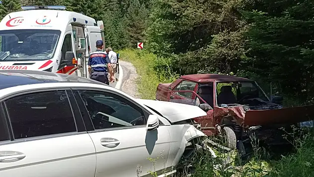 Park halindeki araç kazaya sebep oldu: 2 yaralı