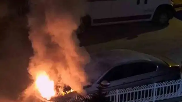 Park Halindeki Otomobilde Çıkan Yangın Söndürüldü