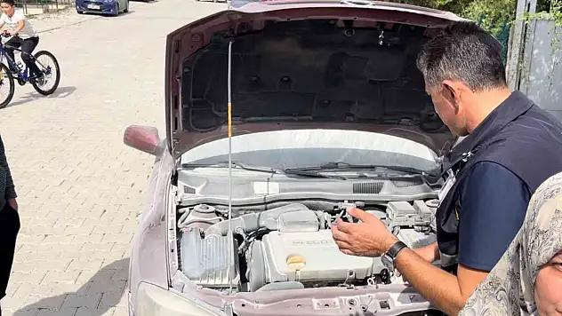 Park Halindeki Otomobilden Dumanlar Yükseldi