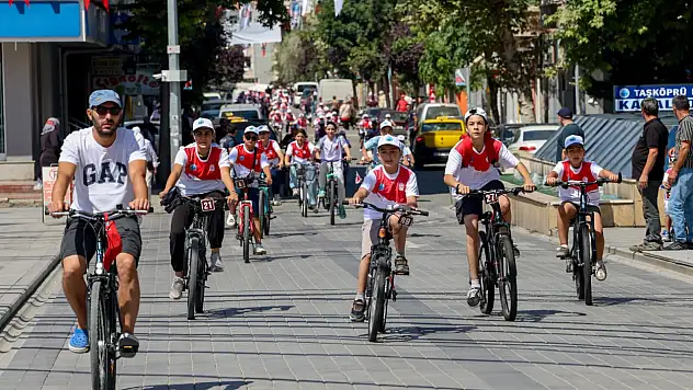 Pedallar Dostluk İçin Döndü
