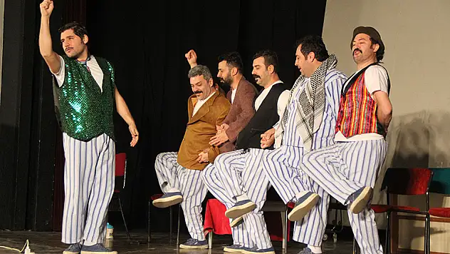'Pijamalı Adamlar' güldürürken düşündürdü