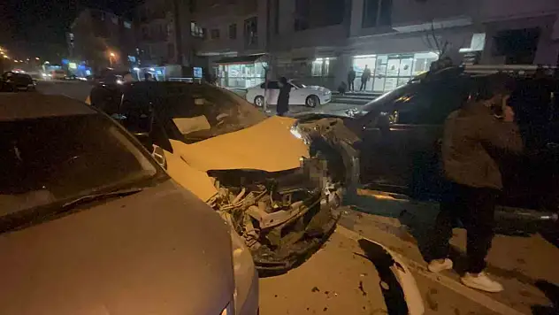 Kafa Kafaya Çarpıştılar: 3 Yaralı