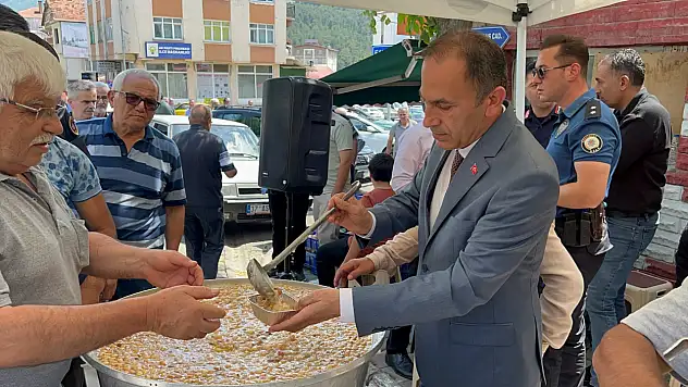 Pınarbaşı Belediyesi'nden Geleneksel Aşure İkramı